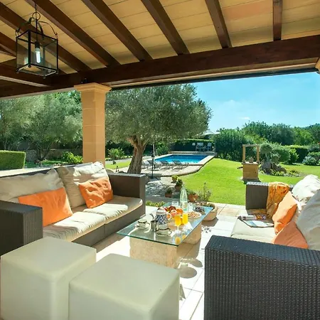 Sleeps 6 Pool Air Con Wifi