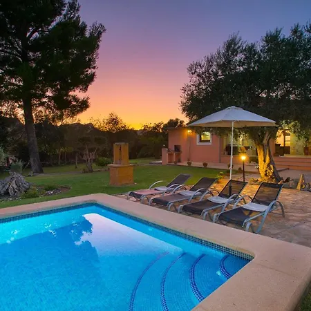 Sleeps 6 Pool Air Con Wifi
